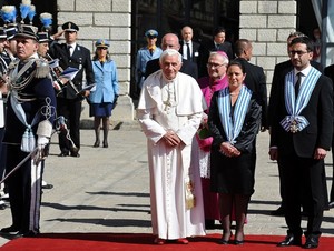Thumbnail image for Benedict with Captains Regent of San Marino June 19 2011.jpg